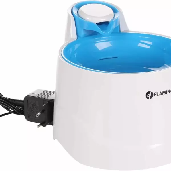 Flamingo Bellagio   Drinkfontein DRINKFONTEIN BELLAGIO BLAUW 2000ML De Drinkfontein Bellagio is een ideale manier om jouw hond of kat te voorzien van voldoende vers en stromend water. Er kan wel 2 liter water in de drinkfontein