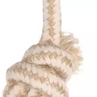 Flamingo Java   Speelgoed HS HOUT JAVA STOK+TREKTOUW BRUIN S Dit Java Stok Trektouw is ideaal voor jouw hond. Het is gemaakt van 100% natuurlijk koffieboomhout en katoenen touw. Het is splinterarm en reinigt het gebit op een natuurlijke manier. Door het kort te laten weken in water voorkom je splinters. Het bevat makkelijk verteerbare vezels.
