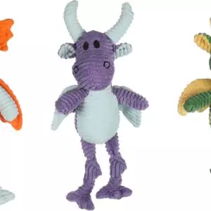 Flamingo Vliza   Speelgoed HS VLIZA DRAAK ASSORTIMENT+DISPLAY Deze knuffel is vervaardigd uit zacht textiel met een elegante ribfluwelen afwerking. Hij is uitgerust met een squeaker voor verhoogd speelplezier. Ideaal voor langdurig knuffelen en spelen!