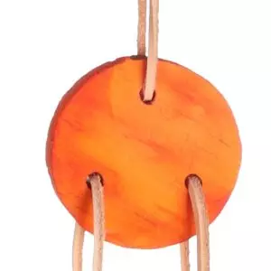 Flamingo Yalu   Speelgoed KS YALU 21CM Dit knabbelspeeltje is ideaal voor uw harige vriend. Het is vervaardigd uit hout en leder en biedt niet alleen een aangename kauwervaring
