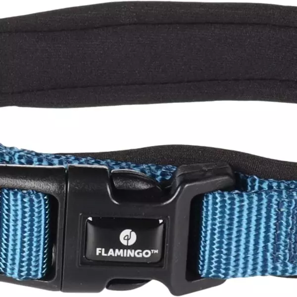 Flamingo Abbi   Halsband HALSBAND ABBI BLAUW S 40-45CM 20MM De Abbi Donkerblauwe halsband is ideaal voor jouw huisdier! Hij is gemaakt van nylon met een zachte neopreen voering voor extra comfort. Je kunt hem traploos verstellen en hij heeft een handige kliksluiting. De metalen ring met glanzende donkergrijze afwerking is perfect om een leiband aan te bevestigen. Dankzij de trekontlasting wordt de druk op het slot verminderd. Deze halsband is een must-have voor elke viervoeter!